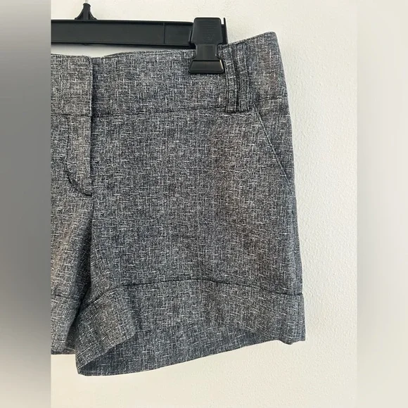 Express Black White Textured Cuffed Dress Shorts Size 6 - Picture 4 of 9